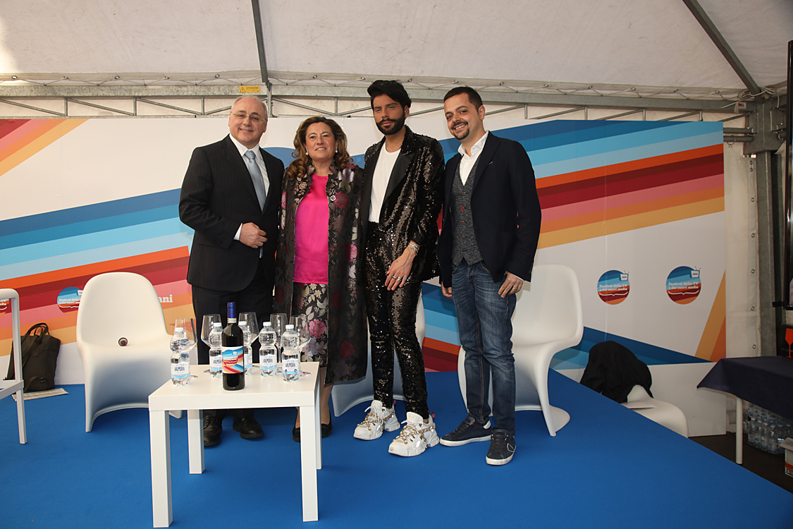 Festival della TV e dei Nuovi Media 2019_228.jpg - Real Time, la Tv delle meraviglie Un  racconto di storie e persone reali con contenuti attuali e uno stile innovativo in costante evoluzione,  ci porta con i suoi protagonisti nel mondo meraviglioso di due programmi divenuti ormai cult:  “Il Castello delle cerimonie” e “Il Salone delle Meraviglie”.Federico Lauri, Imma Polese, Gesualdo Vercio con Alessandra Comazzi.